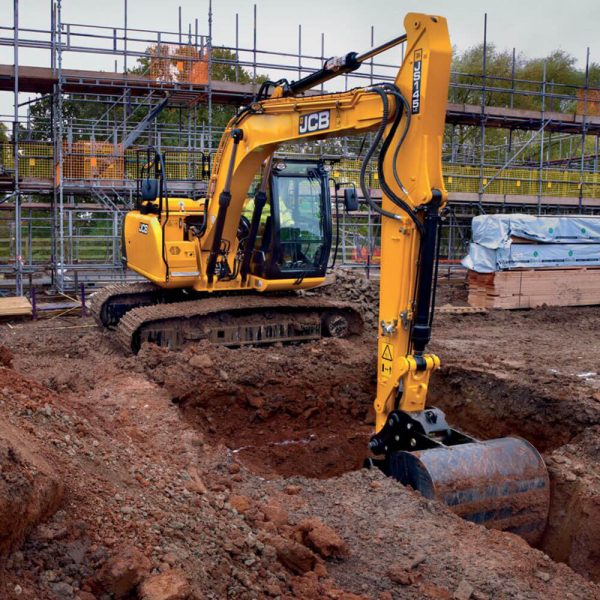 Excavadora sobre orugas JS130LC