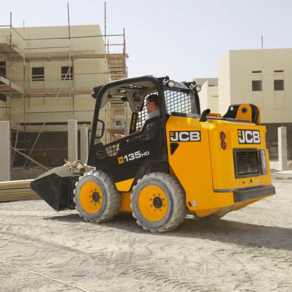 Minicargador JCB 135